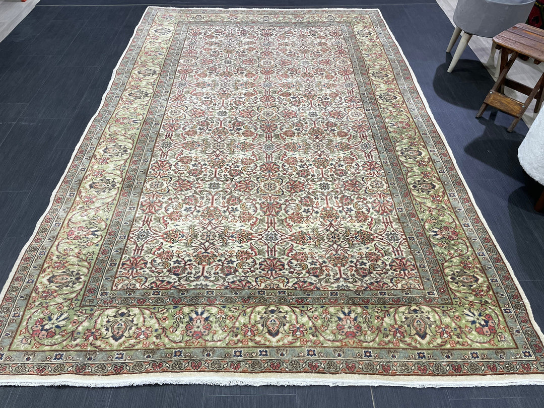Beige Turkish Runner Rug 5' 5" x 8' 6" Hand-Knotted border