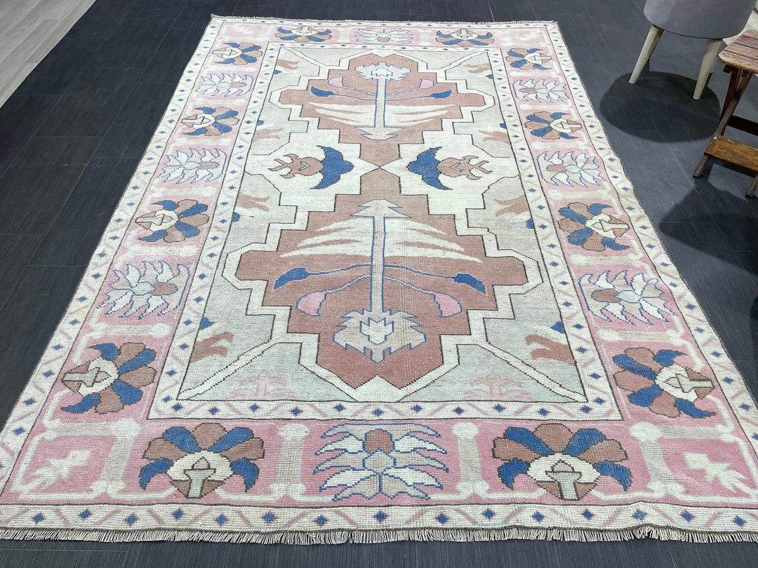 Pink Turkish Oushak Rug 5' 2" x 7' 7" Hand-Knotted border