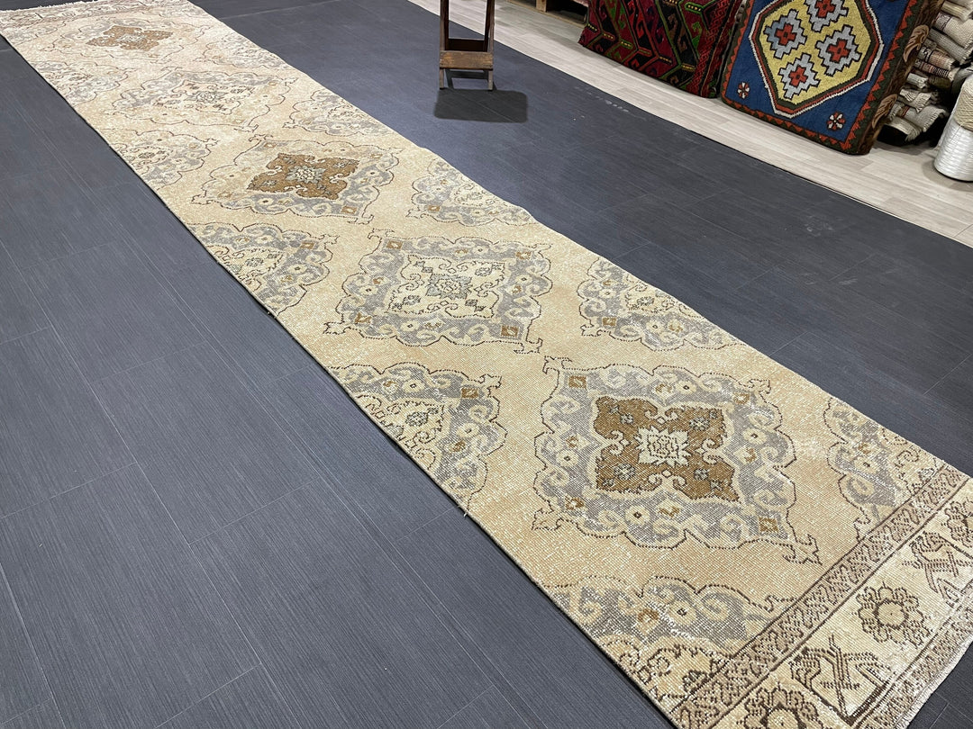 Beige Turkish Runner Rug 2' 9" x 13' 2" Hand-Knotted detail