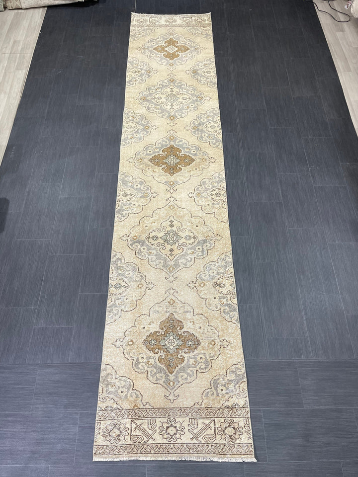 Beige Turkish Runner Rug 2' 9" x 13' 2" Hand-Knotted pattern