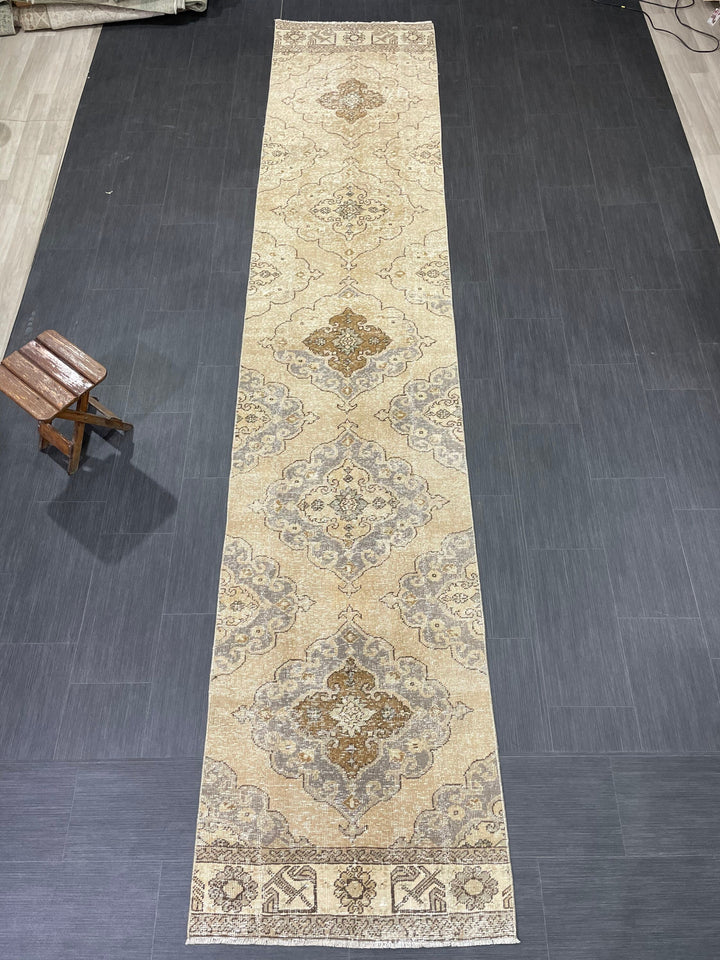 Beige Turkish Runner Rug 2' 9" x 13' 7" Hand-Knotted pattern