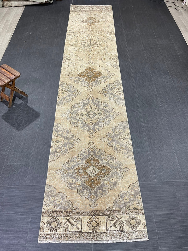 Beige Turkish Runner Rug 2' 9" x 13' 7" Hand-Knotted texture