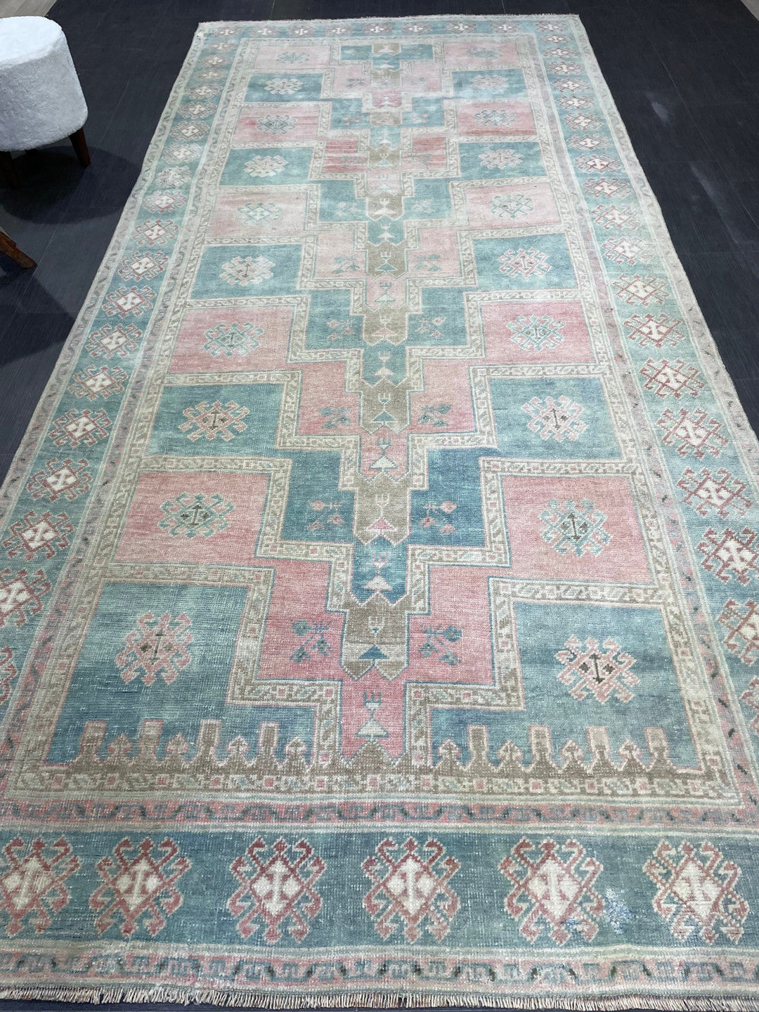 Turkish Oushak Rug 4' 11" x 11' 1" Hand-Knotted detail