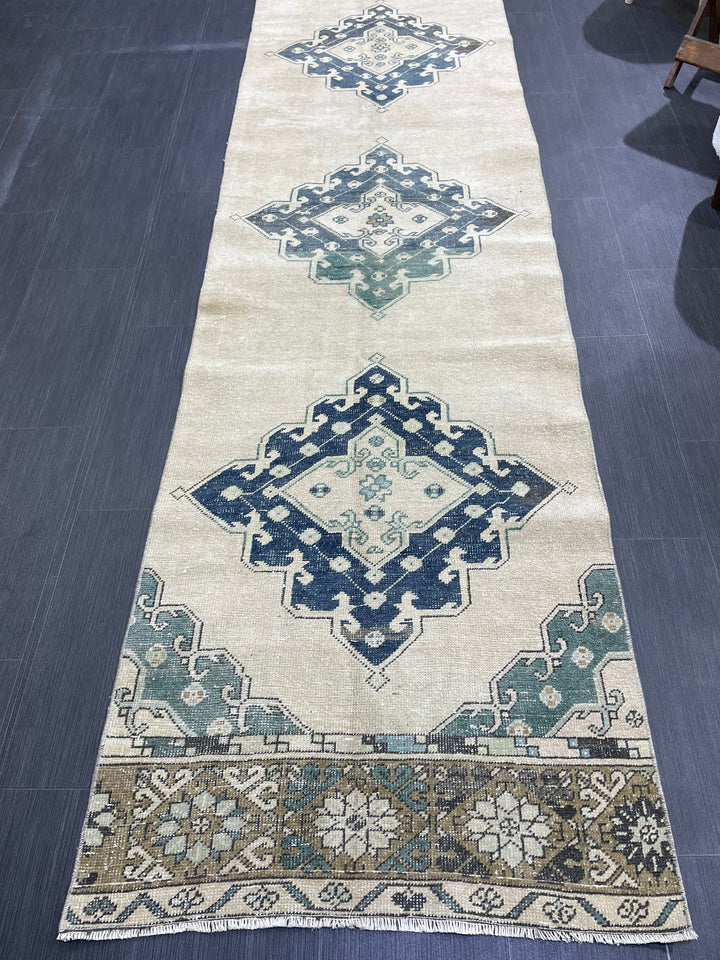 Turkish Runner Rug 2' 9" x 12' 10" Hand-Knotted close-up