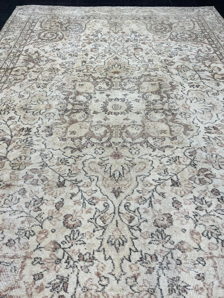 Beige Turkish Oushak Rug 6' 5" x 9' 9" Hand-Knotted pattern