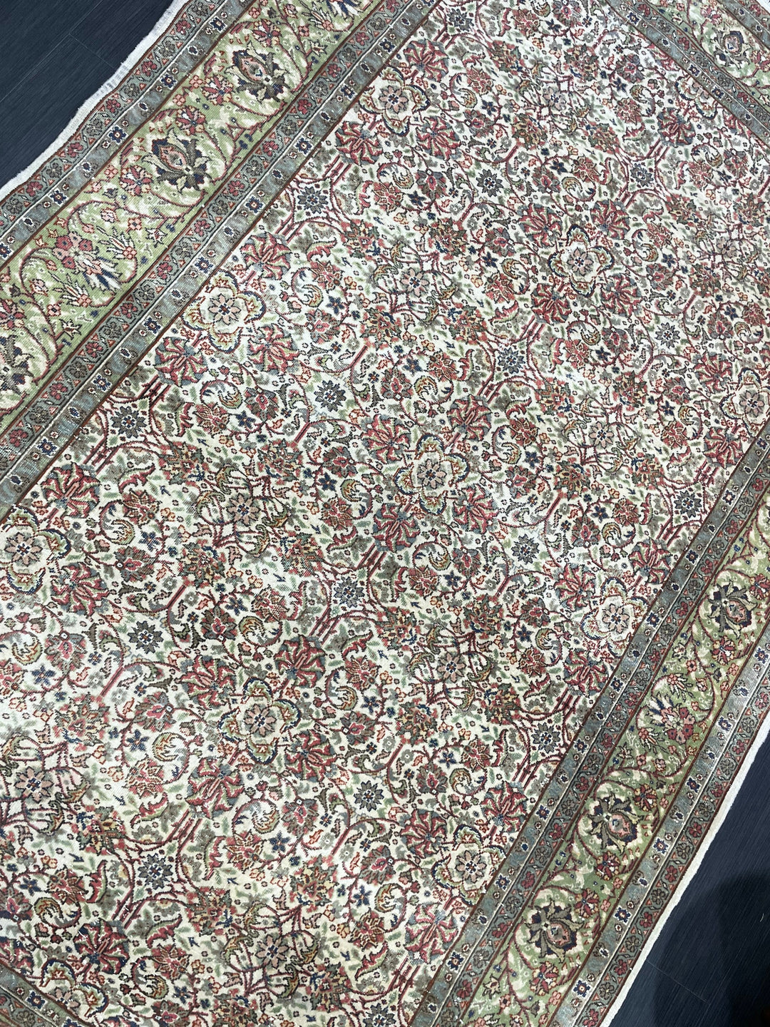 Beige Turkish Runner Rug 5' 5" x 8' 6" Hand-Knotted field