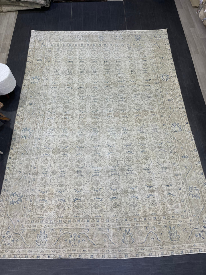 Beige Turkish Oushak Rug 7' 5" x 10' 11" Hand-Knotted pattern