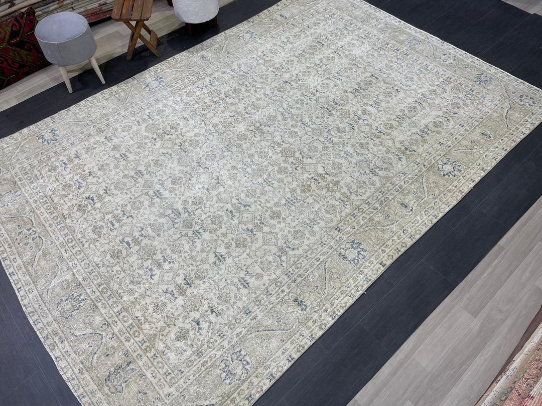 Beige Turkish Oushak Rug 7' 5" x 10' 11" Hand-Knotted texture