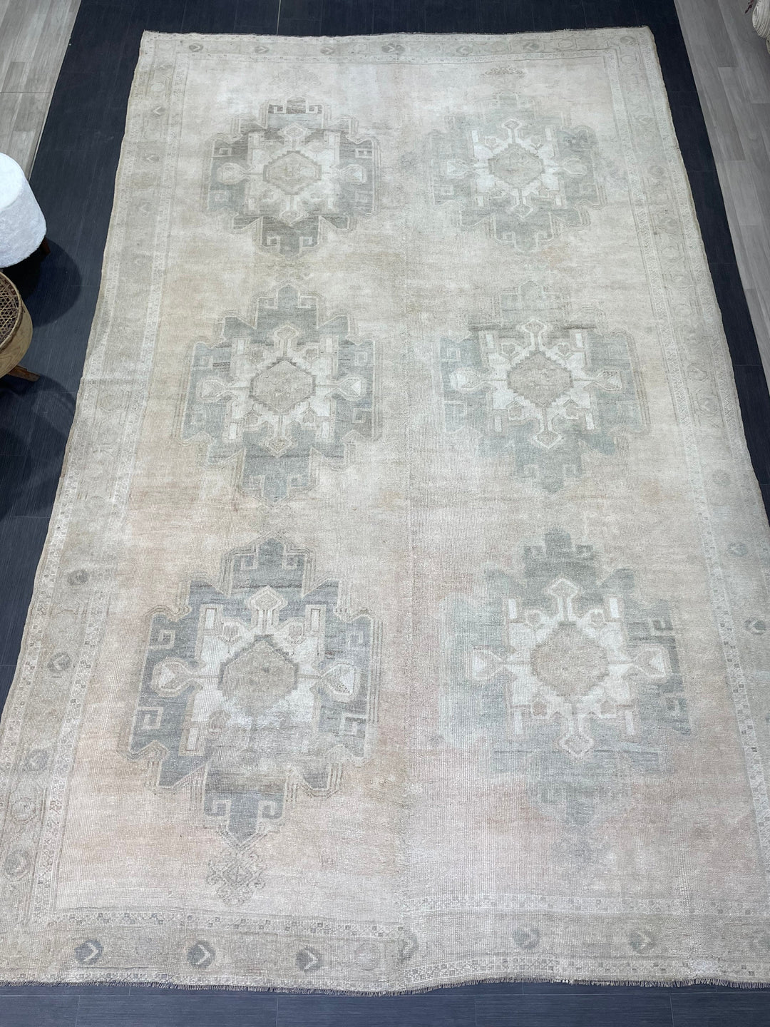 Tan Turkish Oushak Rug 7' 10" x 12' 9" Hand-Knotted border