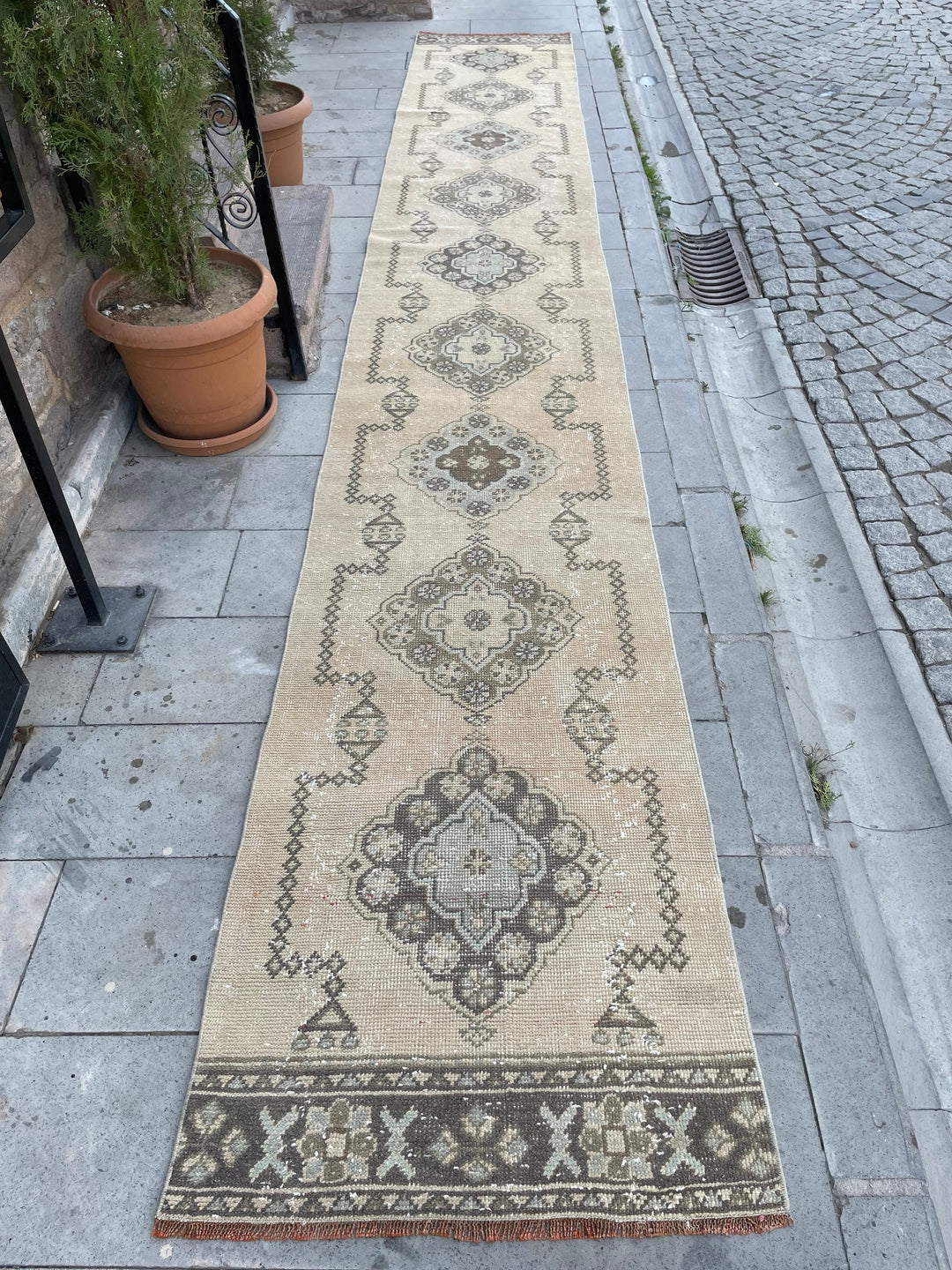 Beige Turkish Runner Rug 2' 9" x 18' 7" Hand-Knotted texture