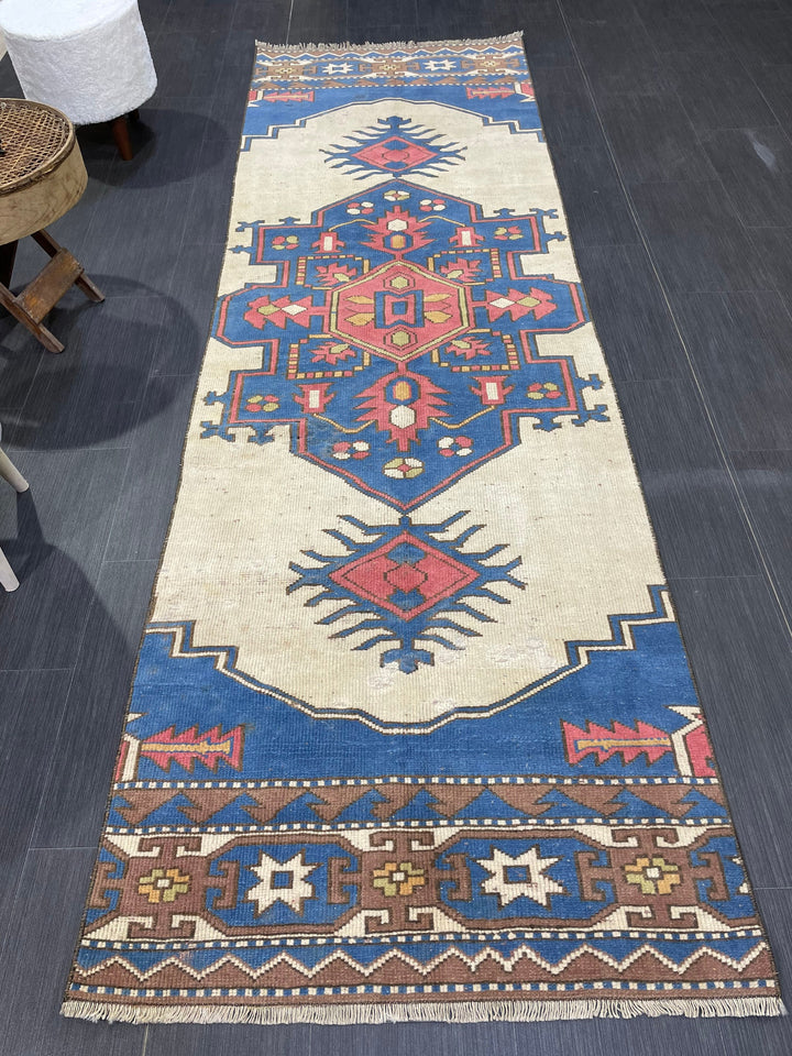 Beige Turkish Runner Rug 2' 10" x 9' 3" Hand-Knotted border