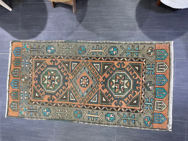 Beige Turkish Runner Rug 2' 2" x 4' 4" Hand-Knotted border