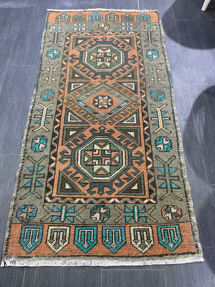 Beige Turkish Runner Rug 2' 2" x 4' 4" Hand-Knotted texture