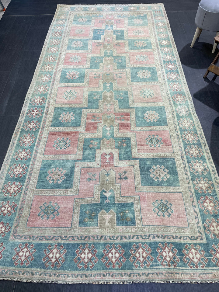 Turkish Oushak Rug 4' 11" x 11' 1" Hand-Knotted texture