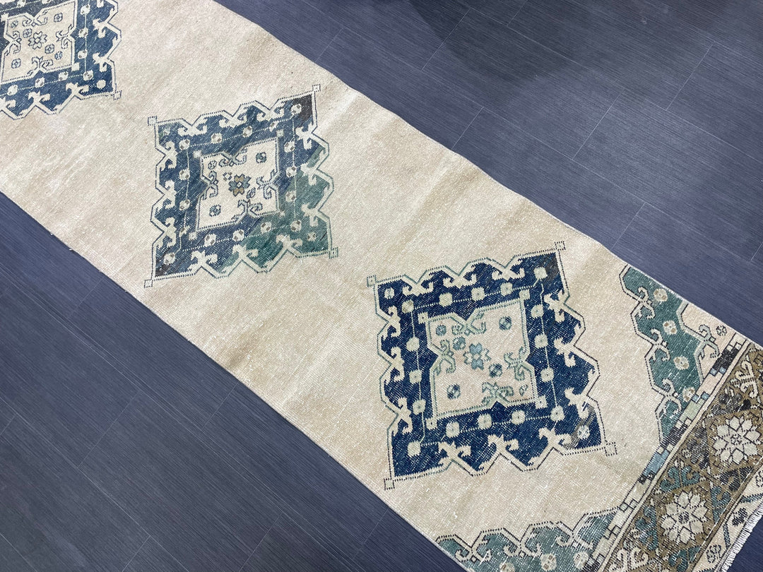 Turkish Runner Rug 2' 9" x 12' 10" Hand-Knotted border