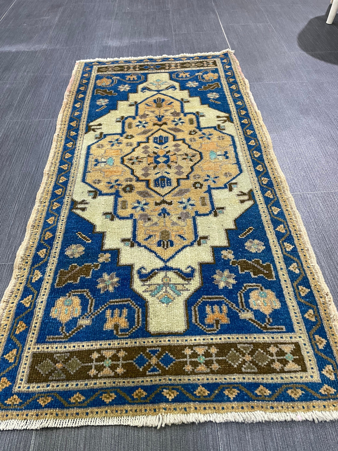 Beige Turkish Runner Rug 1' 10" x 3' 9" Hand-Knotted pattern