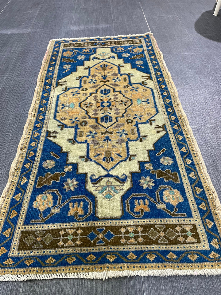 Beige Turkish Runner Rug 1' 10" x 3' 9" Hand-Knotted pattern