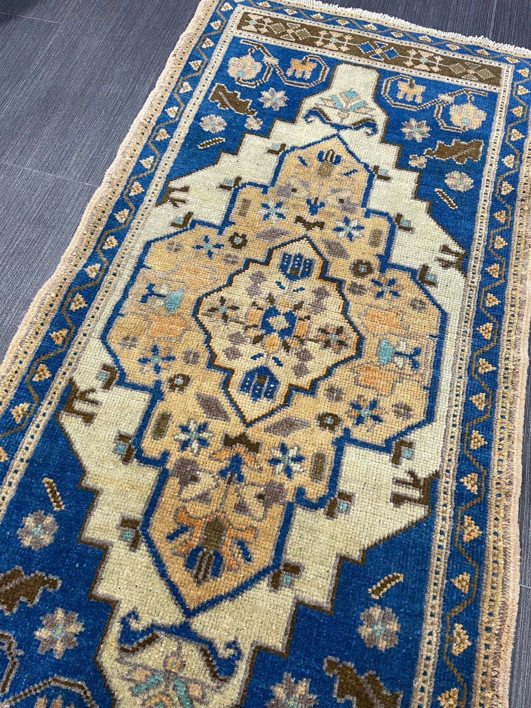 Beige Turkish Runner Rug 1' 10" x 3' 9" Hand-Knotted texture