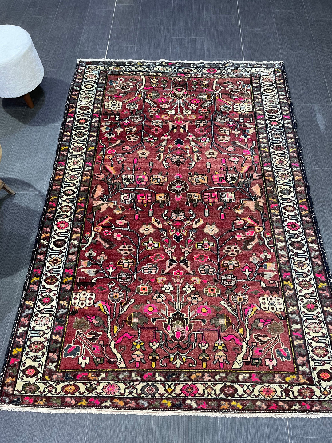Turkish Vintage Rug 4' 8" x 6' 10" Hand-Knotted border