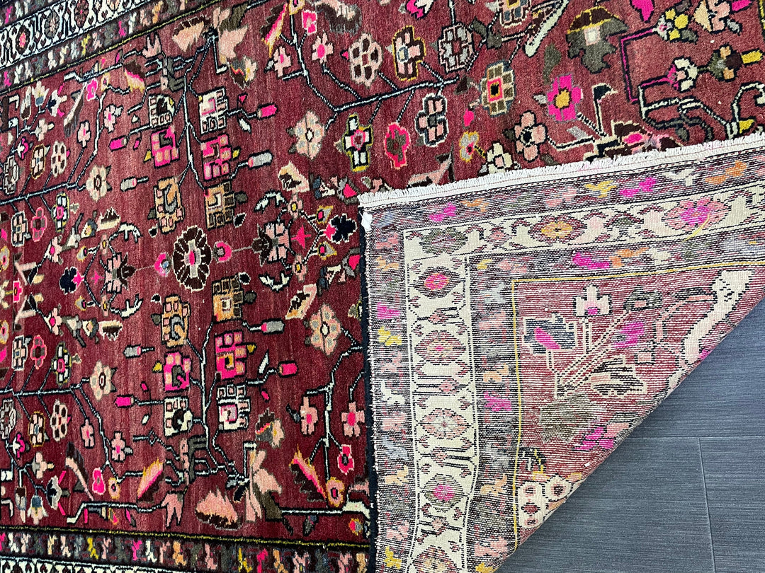 Turkish Vintage Rug 4' 8" x 6' 10" Hand-Knotted pattern