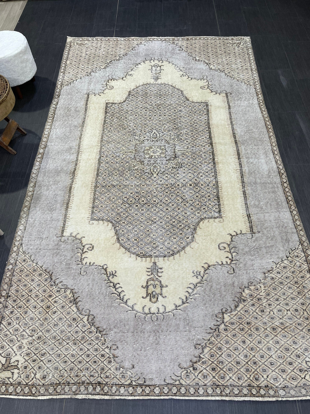 Beige Turkish Runner Rug 5' 3" x 9' 1" Hand-Knotted field