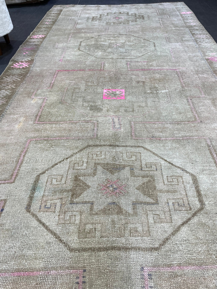 Beige Turkish Oushak Rug 5' x 11' 7" Hand-Knotted pattern