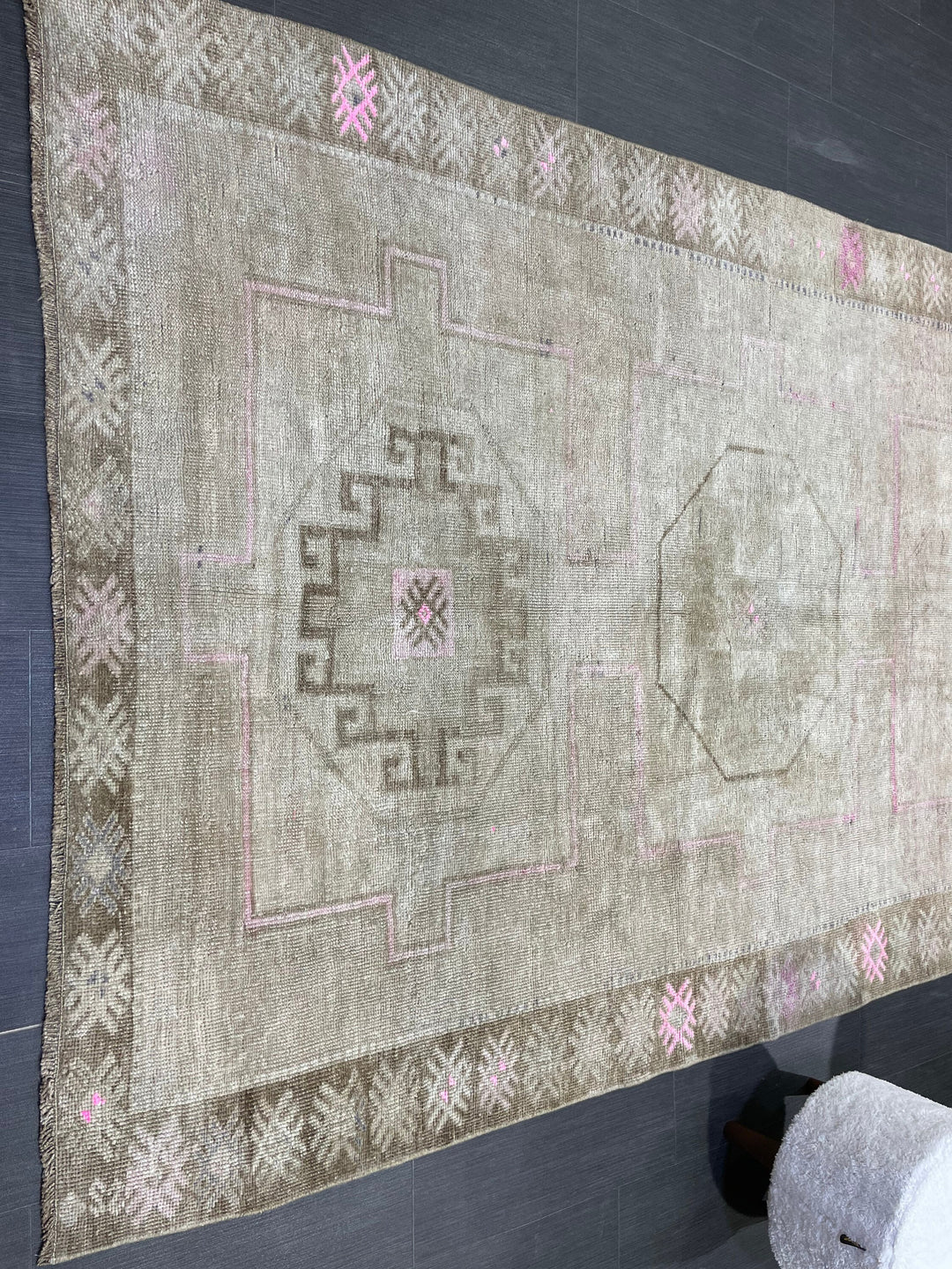 Beige Turkish Oushak Rug 5' x 11' 7" Hand-Knotted border