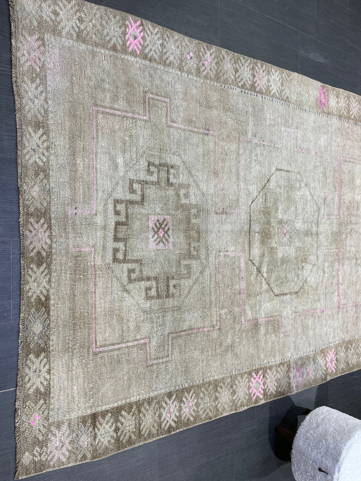 Beige Turkish Oushak Rug 5' x 11' 7" Hand-Knotted border