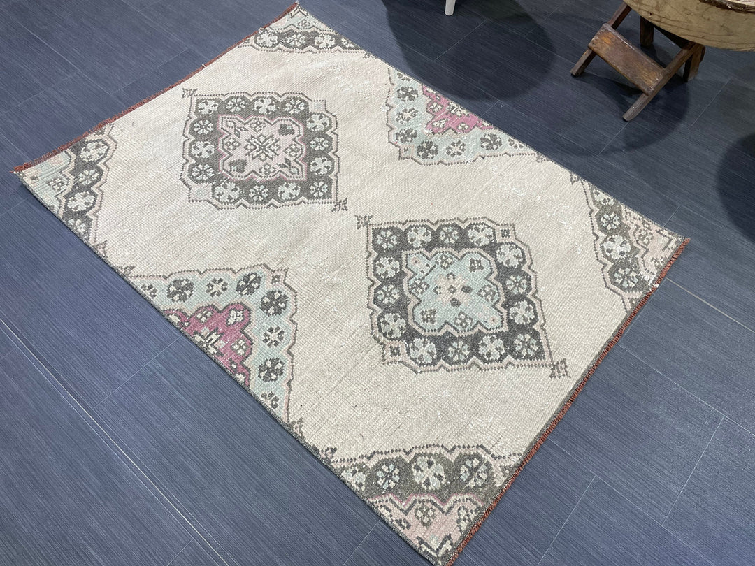 Beige Turkish Runner Rug 2' 10" x 3' 11" Hand-Knotted pattern