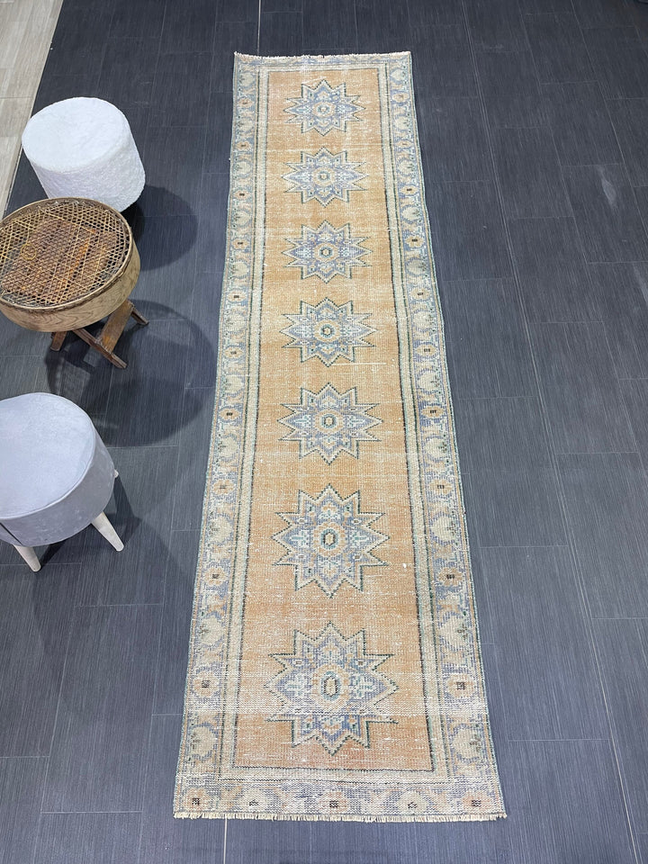 Beige Turkish Runner Rug 2' 6" x 9' 8" Hand-Knotted texture