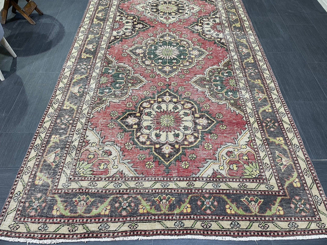 Beige Turkish Runner Rug 4' 7" x 12' 3" Hand-Knotted texture