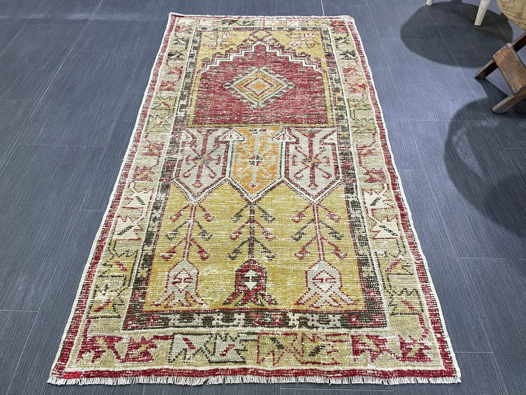 Red Turkish Vintage Rug 2' 6" x 4' 8" Hand-Knotted pattern