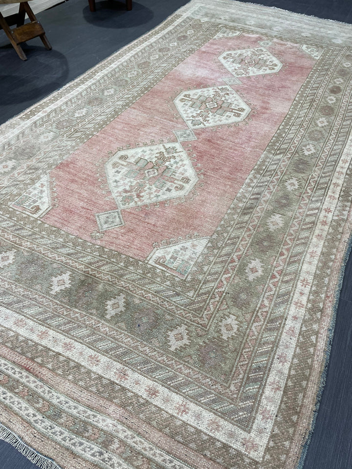 Beige Turkish Runner Rug 4' 2" x 8' 5" Hand-Knotted pattern