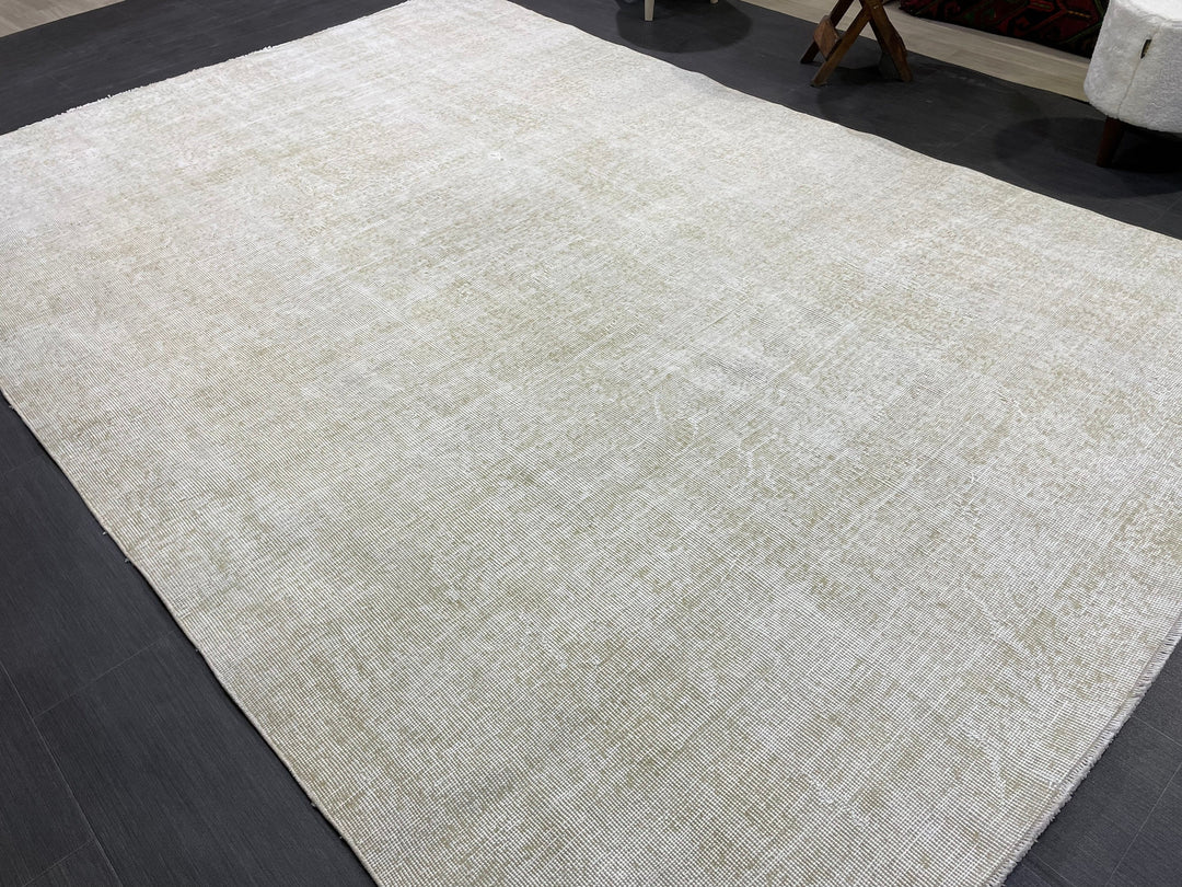 Turkish Runner Rug 6' 4" x 9' 4" Hand-Knotted field
