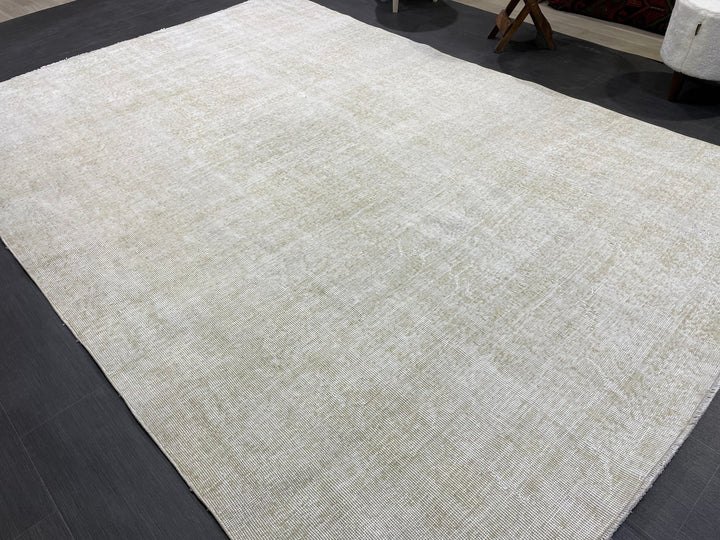 Turkish Runner Rug 6' 4" x 9' 4" Hand-Knotted field
