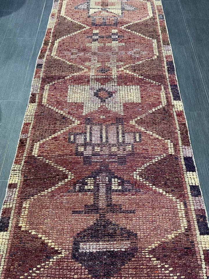 Beige Turkish Runner Rug 2' 6" x 7' 8" Hand-Knotted detail