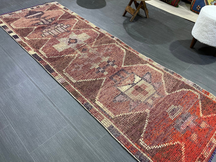 Beige Turkish Runner Rug 2' 6" x 7' 8" Hand-Knotted pattern