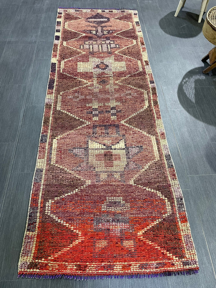 Beige Turkish Runner Rug 2' 6" x 7' 8" Hand-Knotted texture