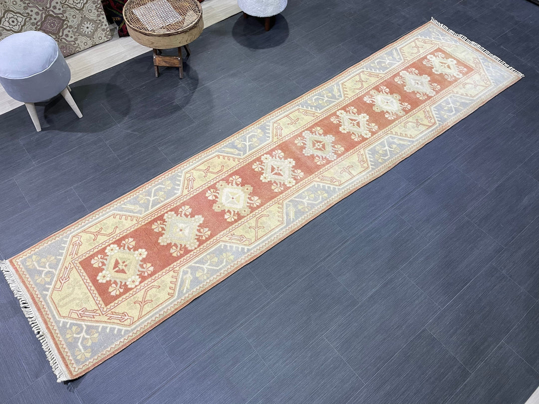 Beige Turkish Runner Rug 2' 7" x 10' 5" Hand-Knotted border