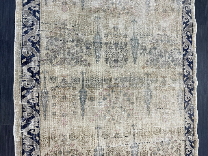 Beige Turkish Oushak Rug 3' 11" x 6' 7" Hand-Knotted texture