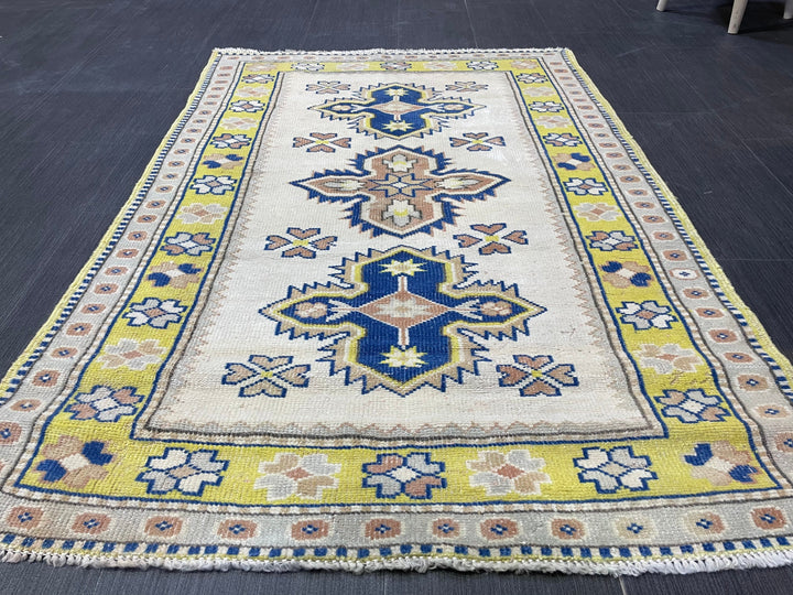 Tan Turkish Oushak Rug 3' x 4' 3" Hand-Knotted close-up