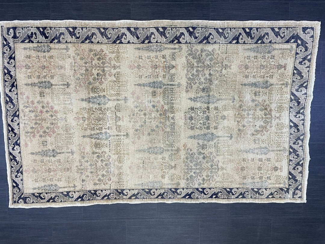 Beige Turkish Oushak Rug 3' 11" x 6' 7" Hand-Knotted pattern
