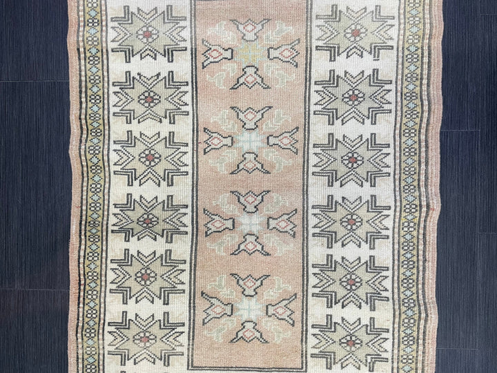 Beige Turkish Oushak Rug 2' 10" x 4' 3" Hand-Knotted close-up