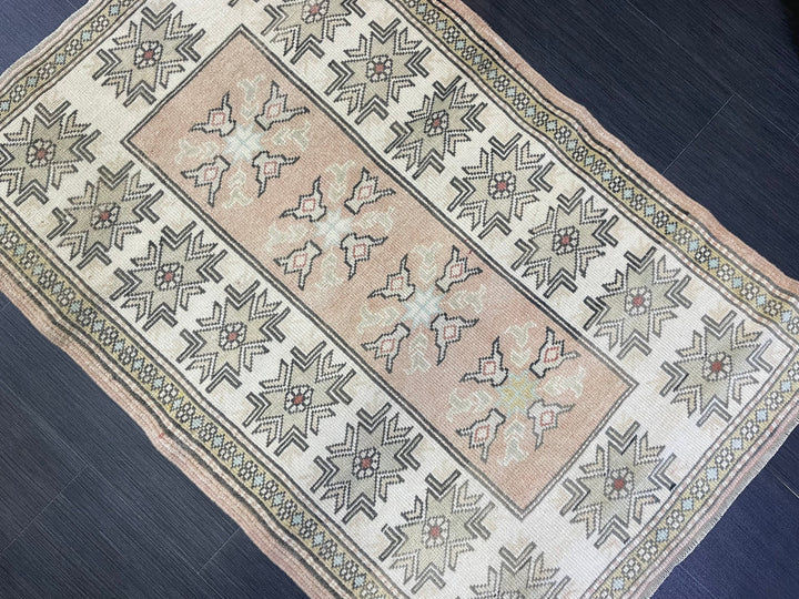 Beige Turkish Oushak Rug 2' 10" x 4' 3" Hand-Knotted texture