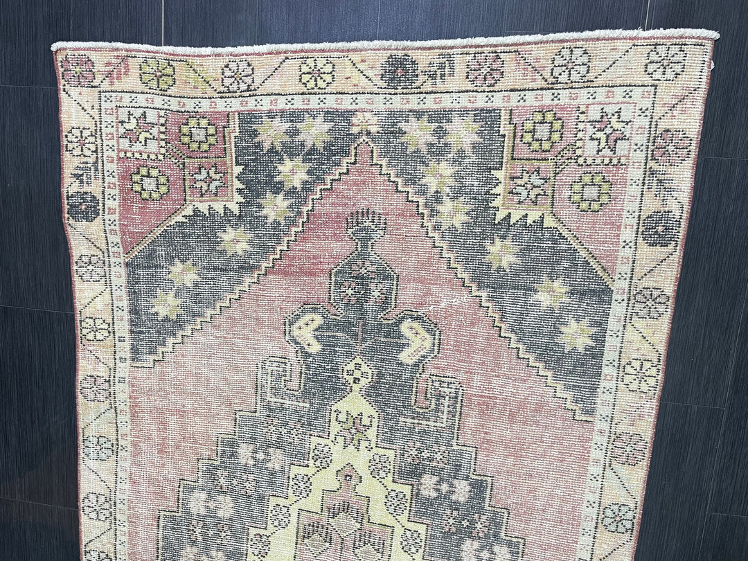 Beige Turkish Runner Rug 4' 3" x 8' 1" Hand-Knotted pattern