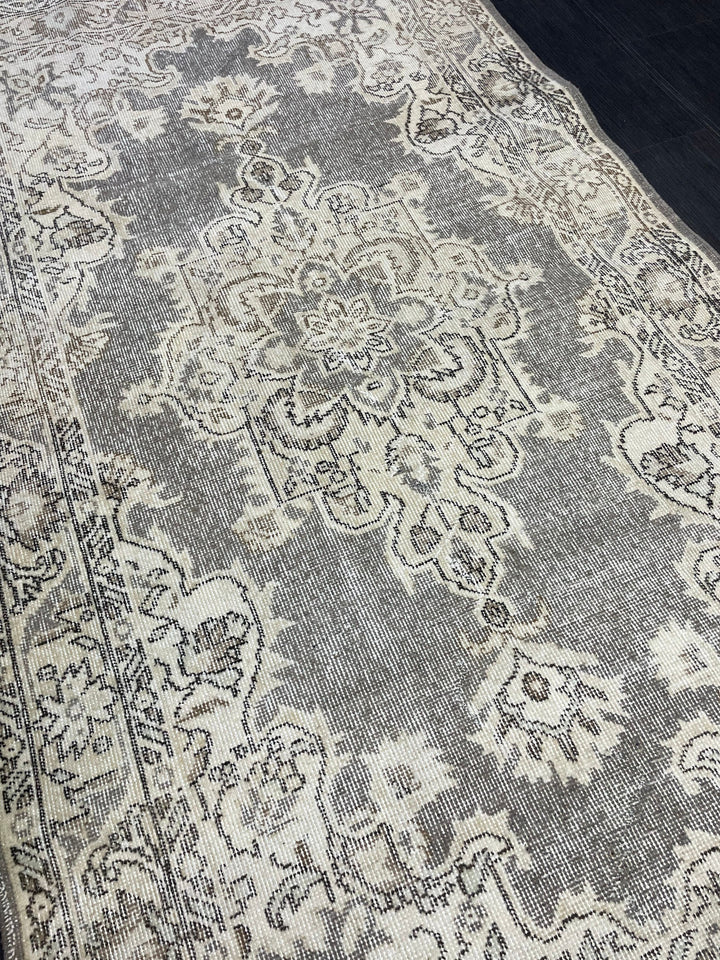 Beige Turkish Runner Rug 3' 11" x 7' 1" Hand-Knotted | No. WR70665