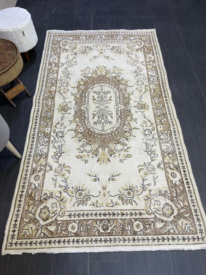 Turkish Runner Rug 3' 11" x 7' Hand-Knotted texture