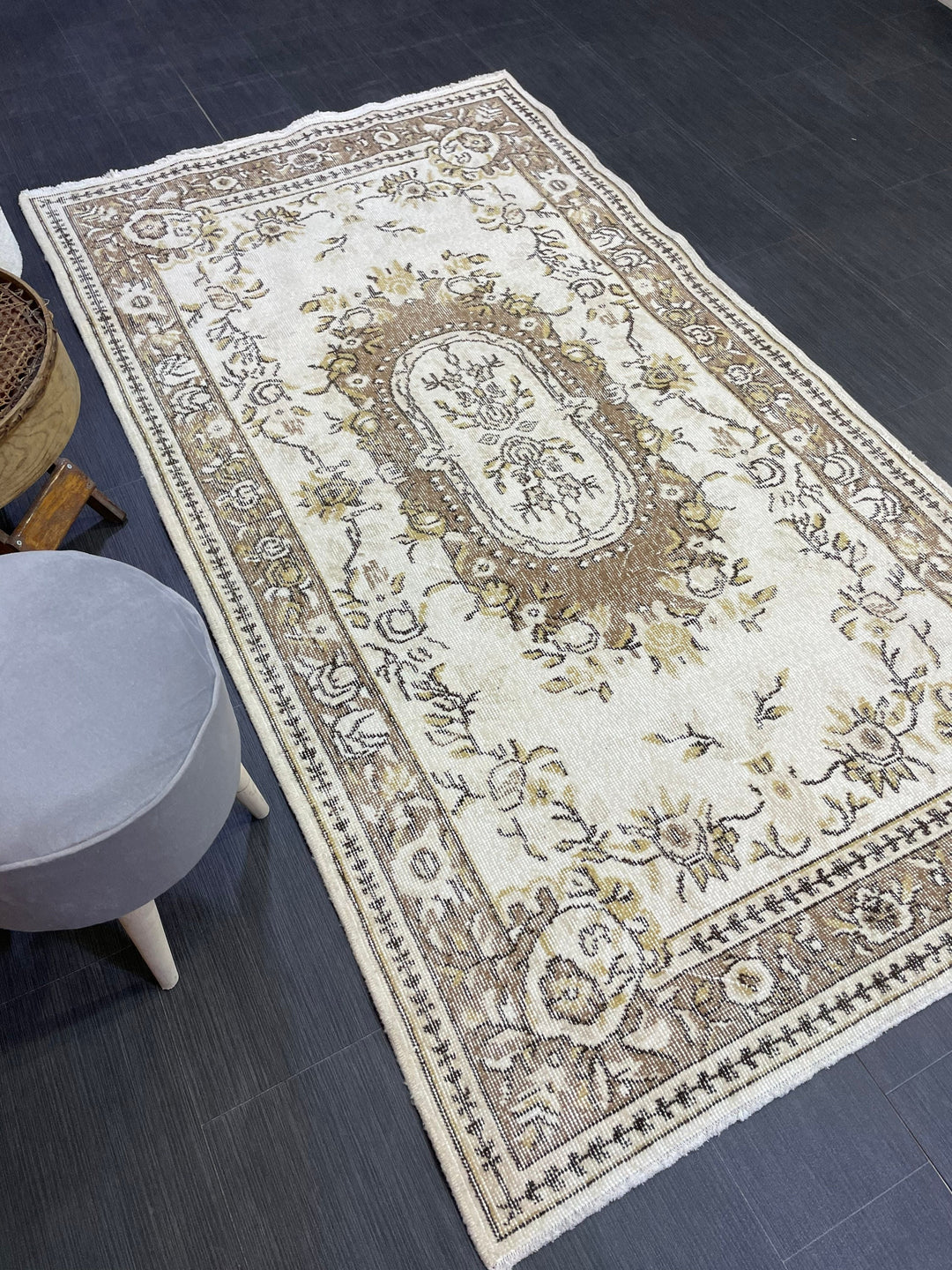 Turkish Runner Rug 3' 11" x 7' 2" Hand-Knotted pattern