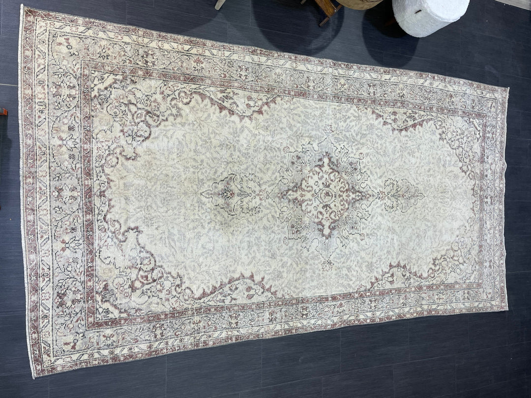 Beige Turkish Runner Rug 5' 2" x 9' 8" Hand-Knotted | No. WR40793
