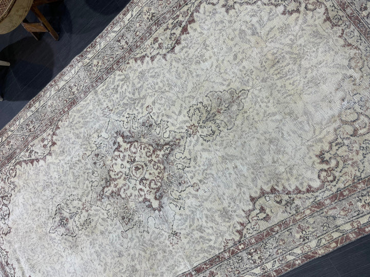 Beige Turkish Runner Rug 5' 2" x 9' 8" Hand-Knotted | No. WR40793